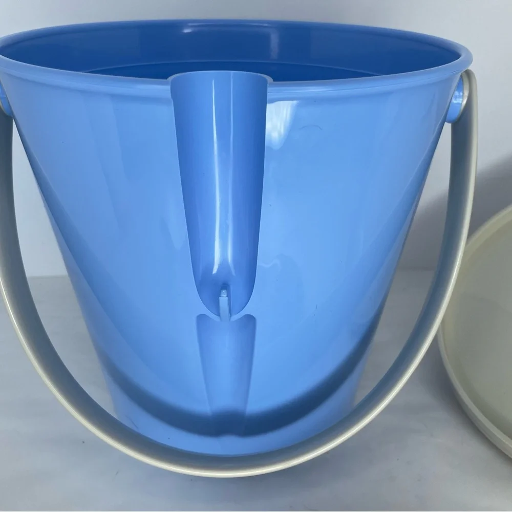 Stefano Giavannoni United Pets Pink Cat Blue Storage Container With Lid & Scoop